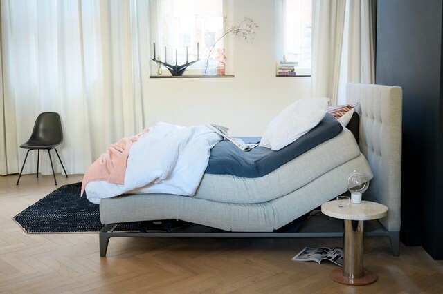 Auping Criade boxspring met Square hoofdbord en elektrisch verstelbaar Auping Criade boxspring met Square hoofdbord en elektrisch verstelbaar