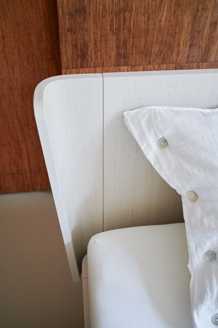 Auping Noa bed dicht hoofdbord white oak Auping Noa bed dicht hoofdbord white oak