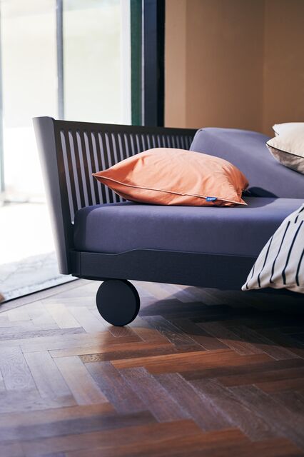 Auping Noa bed opengewerkt hoofdbord chocolat Auping Noa bed opengewerkt hoofdbord chocolat