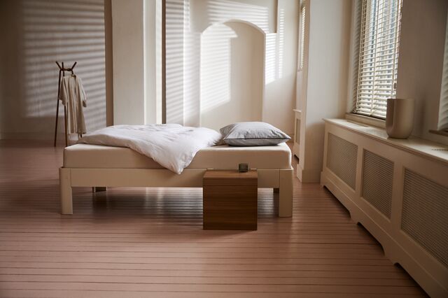 Auping Auronde in Sand beige met tafeltje beits Auping Auronde in Sand beige met tafeltje beits