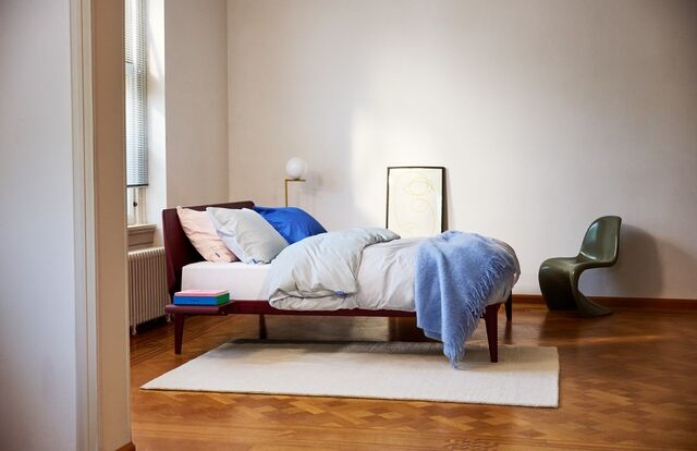 Auping Essential bed Burgundy red Auping Essential bed Burgundy red